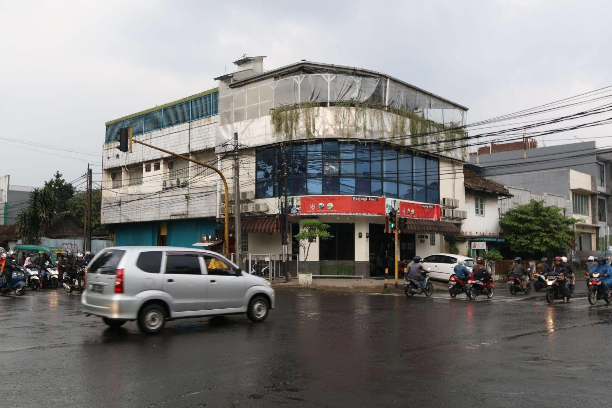 Bantal Guling Alun Alun Bandung Hotel Екстериор снимка